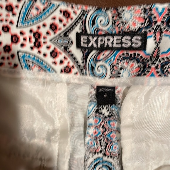 Express size 4 Shorts with side Zipper - Picture 4 of 9